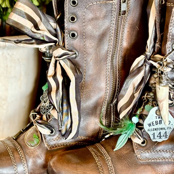 Upcycled decorated vintage leather combat granny Steve Madden boots boho grunge - Picture 6 of 7
